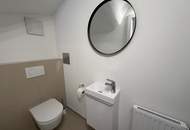 Erstbezug nach Sanierung! 2-Zimmer-Dachgeschosswohnung mit Terrasse, Balkon, Lift und Stellplatz!