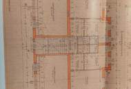 Zentral gelegenes Mehrparteienhaus mit zwei Geschäftslokalen