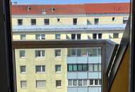 klimatisierte Dachgeschoss 2-Zimmer Wohnung mit zwei Balkone!