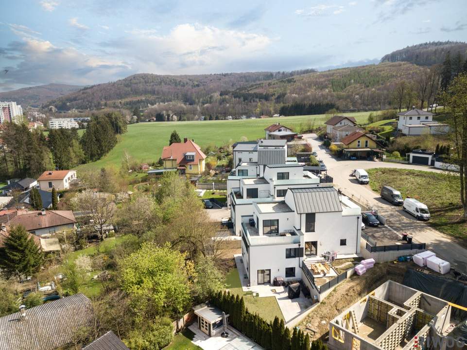 Modernes Einfamilienhaus mit ca. 257m² Außenfläche | Photovoltaikanlage | Dachterrasse mit Blick über Wiental | Vollwertiger Wohnkeller