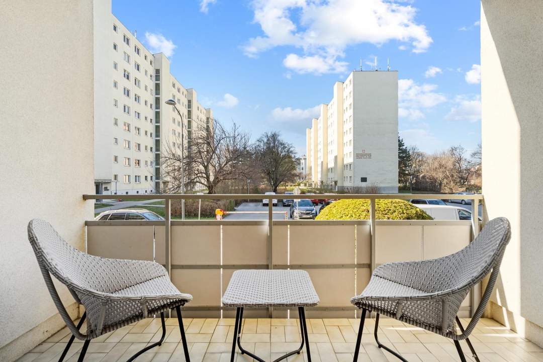 "3-Zimmer-Wohnung mit Loggia & Garagenplatz in Top-Lage – Kagraner Platz"