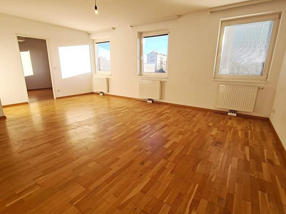 DACHGESCHOSS, sonnige 74 m2 Neubau, Wohnküche, 2 Zimmer, Wannenbad, Parketten, Holbeingasse