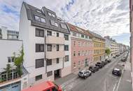 KOMPAKTE 2-ZIMMER WOHNUNG MIT GESIMSE UND BLUMENTRÖGEN