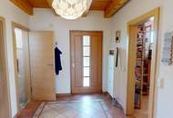 Lichtdurchflutetes Passivhaus mit Garage und Carport