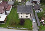 AUSBLICK AUF DIE BERGE MIT GROßEM GARTEN UND WERKSTATT