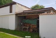 Einfamilienhaus mit Nebengebäuden und Garten