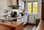 Wohnen in Lobaunähe mit Stil &amp; Grünblick: 4-Zimmer-Wohnung mit Klimaanlage, Westbalkon &amp; Tiefgarage