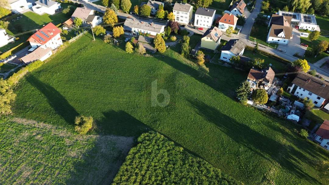 GRÜNLAND MIT POTENZIAL GENEHMIGTE AUFTEILUNG IN 5 PARZELLEN