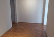 Adrette 3 Zimmer Wohnung (WG tauglich)/Büro in unmittelbarer Uni Nähe/Zentrum (Provisionsfrei für den Mieter)