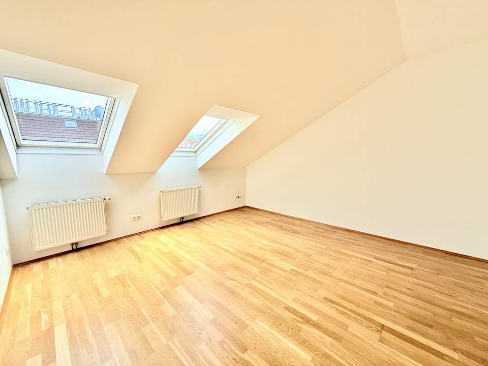 U1 in 5 Minuten erreichbar - Kurzzeitvermietung möglich - Lift im Haus - Zusammenlegung von Wohnungen möglich - Dachgeschoß Ausblick