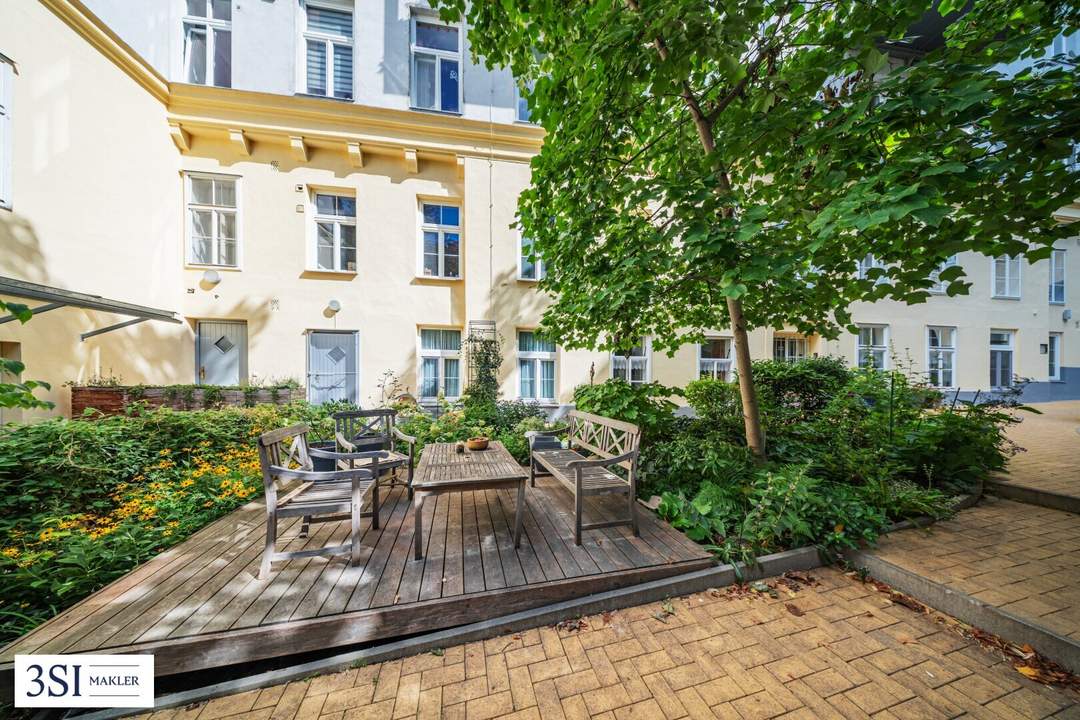 Wohnen beim Schloss Belvedere: Sanierungsbedürftige Altbauwohnung - Balkonzubau möglich