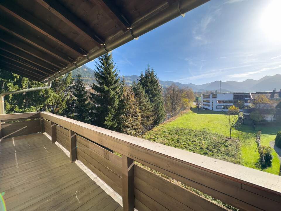 Balkonwohnung im Kitzbüheler Zentrum mit Garagenoption und Streifblick