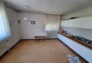 Zwei zusammengebaute Bungalows mit einem Preis