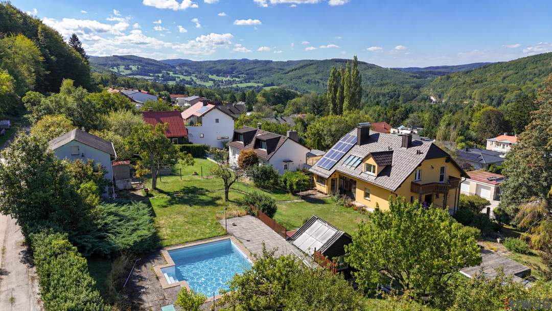 Mehrgenerationenhaus | vier Grundstücke, ca. 2.117 m² Grund, Pool, Sauna, zwei Garagen & großer Garten im Wienerwald
