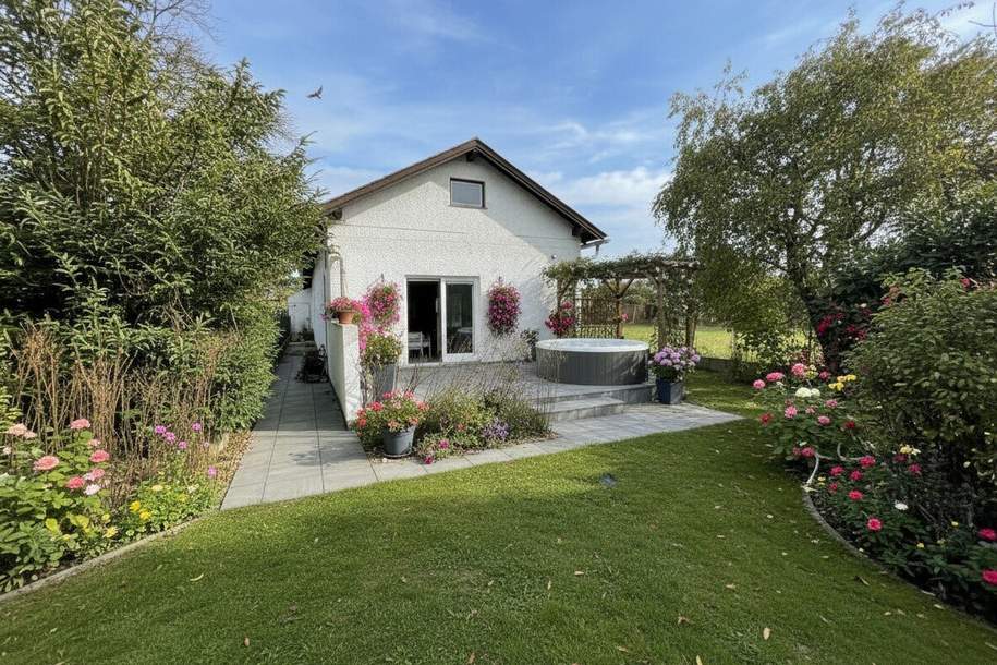 Bad Vöslau! Sanierungsbedürftiger entkernter Bungalow zum Kauf mit großem Garten!, Haus-kauf, 399.000,€, 2540 Baden