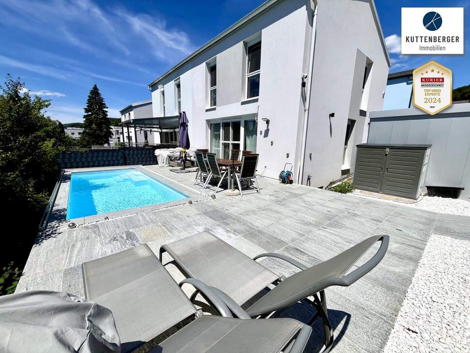 Traumhaftes Wohnen in moderner Doppelhaushälfte mit wunderbaren Pool - 139m² Wohnfläche, 4 Zimmer &amp; 1 großer Keller in Wohnqualität, Garten, Terrasse, 2 Stellplätze (Carport möglich!) - nur 610.000,00 € in Alland!