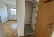 Charmante 3-Zi DG-Wohnung mit moderner Küche - RUHIGE Aussichtslage - Loggia &amp; Carport