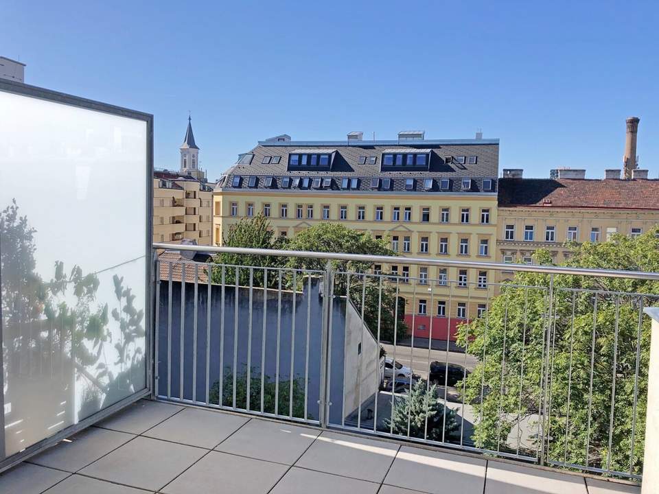 Moderne Dachgeschoss-Wohnung mit zwei Balkonen und bester Anbindung zur U4/U6 Längenfeldgasse!