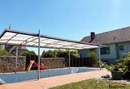 Ortsrand und Ruhelage - Hochwertige Landvilla mit großem Pool! Einfach Koffer packen und einziehen!