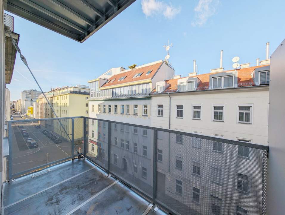 ++NEU++ Sanierungsbedürftige 2-Zimmer ALTBAUWOHNUNG mit Balkon!