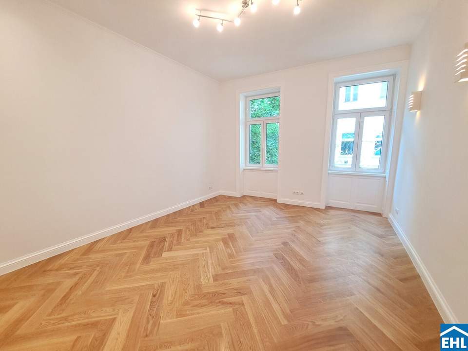 Erstbezug nach Sanierung: 1 Zimmerwohnung in wunderschönem Stilaltbau!