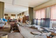 Vielseitige Gewerbe- und Wohnliegenschaft: diverse Hallenflächen, Wohngebäude und ein großzügiges Grundstück!