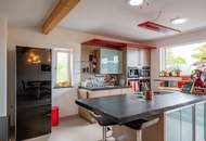 Dachgeschosswohnung in Ruhelage mit traumhaftem Grünblick, eigenem Garten und Garage