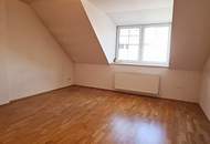 NASCHMARKT-NÄHE, 62 m2 Dachgeschoß, 2 Zimmer, Küche, Wannenbad, Parketten, U4-Nähe, Kettenbrückengasse