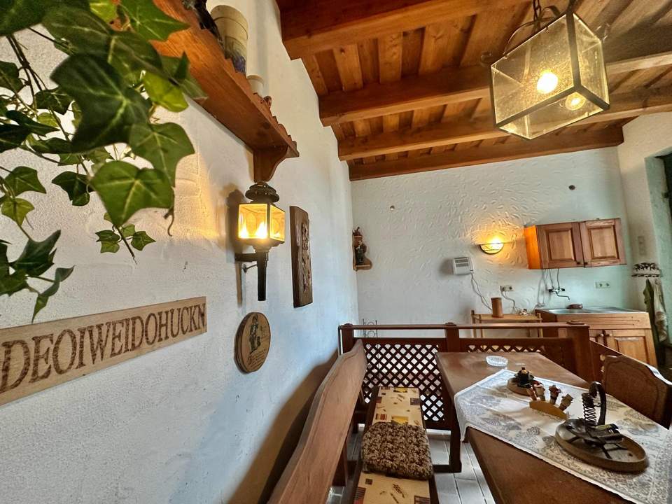 Ruhig gelegener, renovierter Weinkeller mit besonderem Flair!