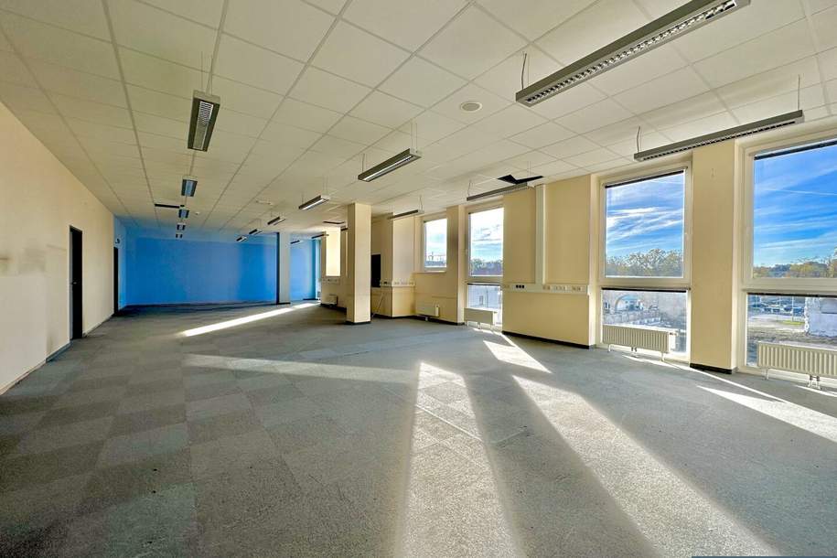Im Zentrum: Flexibel nutzbare Büroräume mit Blick über die Stadt, Gewerbeobjekt-miete, 9.625,50,€, 2700 Wiener Neustadt(Stadt)
