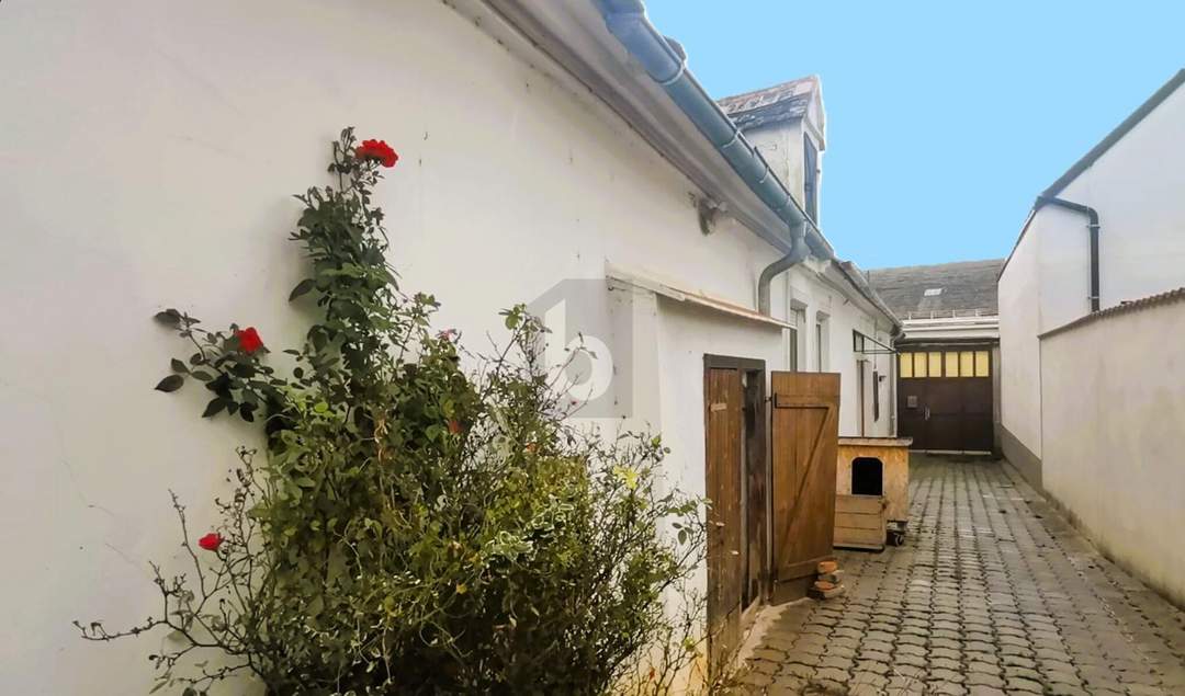 TRADITIONELLER STRECKHOF MIT GARTEN, SCHEUNE UND ZWEITER ZUFAHRT - BAURESERVE