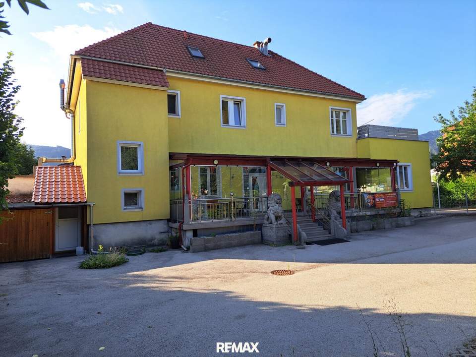 Interessante Immobilie mit Restaurant plus 2 Wohnungen und 18 eigenen Parkplätzen im Frequenzlage