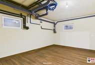 Stilvolle Villa mit gepflegtem Garten und großzügiger Garage