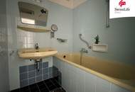 Sanierungsbedürftige 2-Zimmer-Wohnung | Loggia ca. 12m² | 5. Liftstock