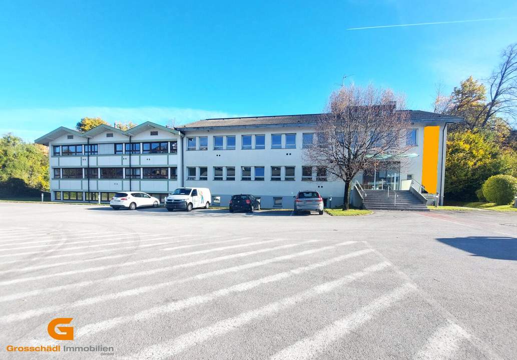 Nähe Puch Urstein: Modernisiertes Bürogebäude günstig mieten!