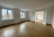 Zur Miete: Renovierte 4,5 Zimmerwohnung mit Balkon in zentraler Lage