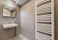 ERSTBEZUG nach Sanierung I 3 Zimmer Wohnung mit Balkon in wundervoller Grünlage I Tischler Einbauküche inkl. Siemensgeräte im Preis inbegriffen