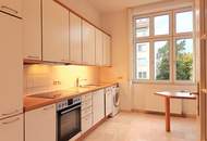 Nähe Hugo-Wolf-Park: Charmante Altbauwohnung mit Erker + Gegliederte Fassade + zentraler Grundriss + Familien- und WG-Geeignet