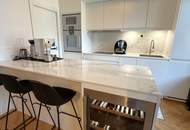 Zeitlose Eleganz trifft modernen Wohnkomfort – stilvoll sanierte 3,5-Zimmer-Altbauwohnung mit Designküche, zwei Außenflächen &amp; Toplage nahe dem Türkenschanzpark