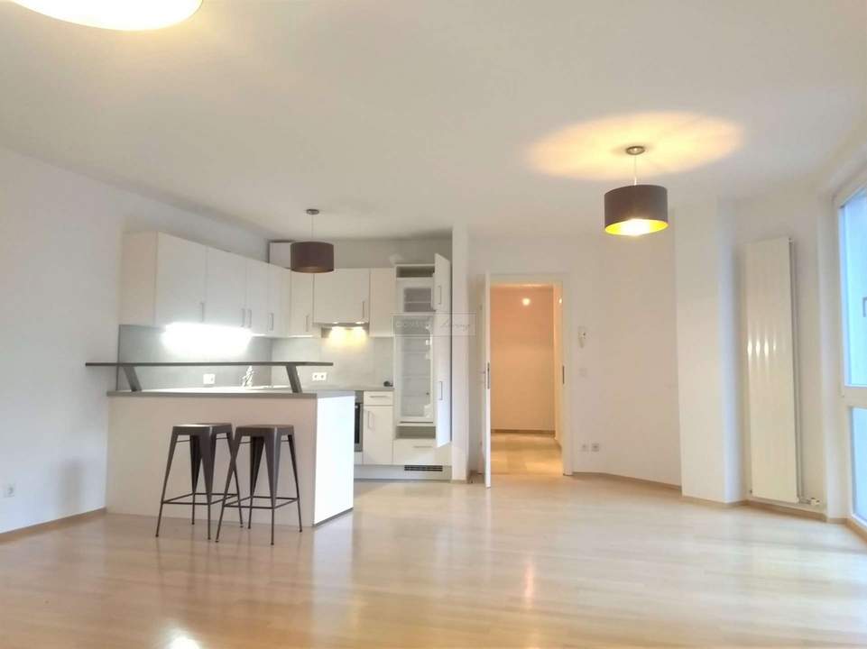 Ruhige 2-Zimmer-Wohnung beim Karlsplatz !