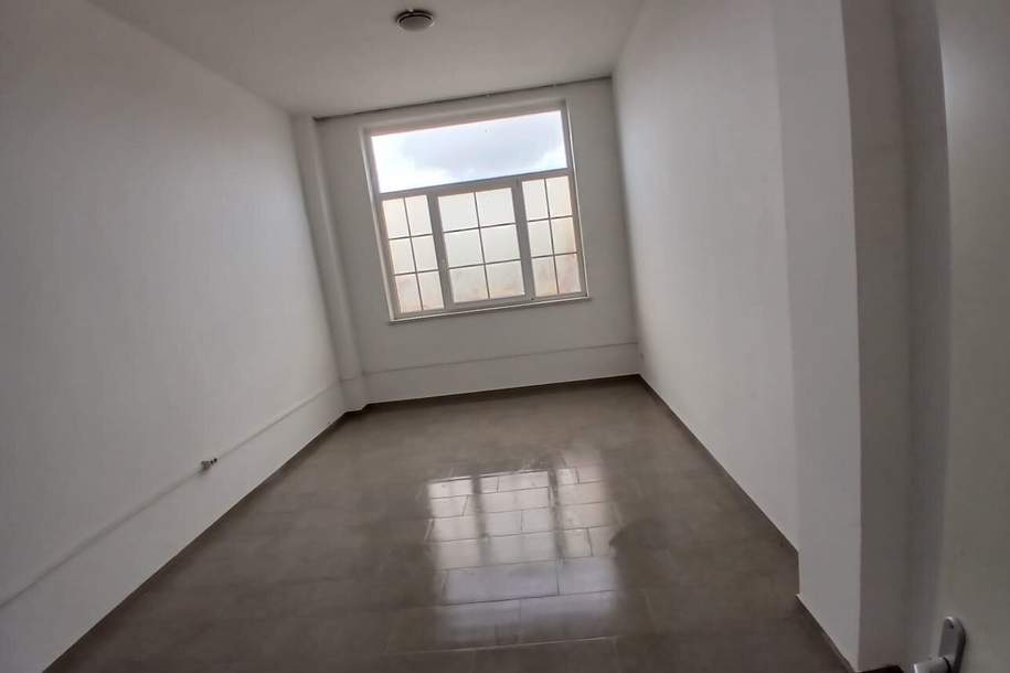 PROVISIONSFREI!!! Vielseitig nutzbarer Raum, Büro, Lager im Industriegebiet – ca. 25 m² D13/3, Gewerbeobjekt-miete, 215,00,€, 2601 Wiener Neustadt(Land)