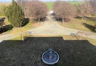 Zeitlose Eleganz - Villa mit Parkgarten und Nebengebäuden