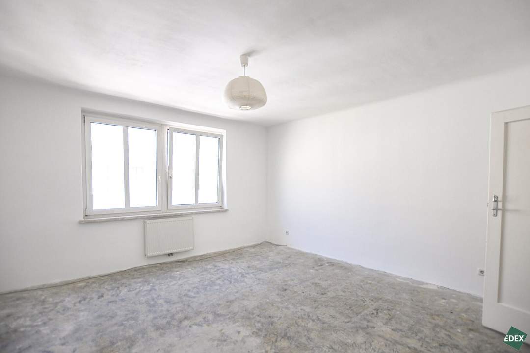 Direkt am Schweizergarten: Schöne 2-Zimmer-Wohnung mit separater Küche