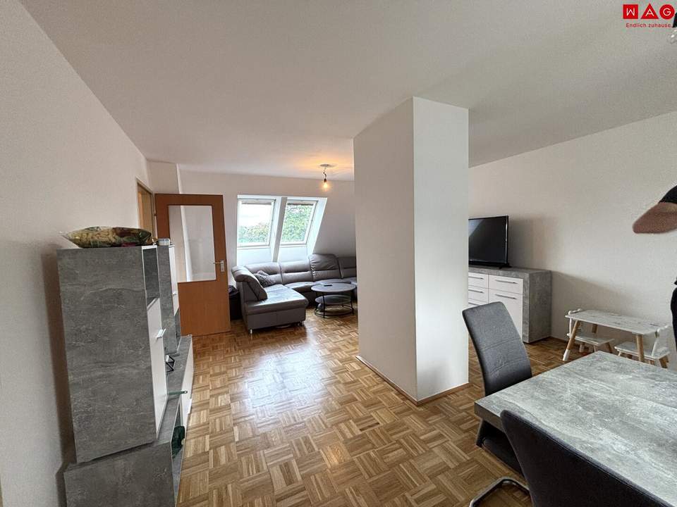Urbanes Wohnen in zentraler Lage - grüner Innenhof - schöner und praktischer Schnitt - Dachgeschoss - erstklassige Infrastruktur!