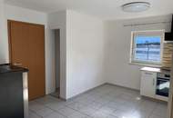 Tolles Mietwohnhaus mit Nebengebäude und Gartenhütte samt Sitzlaube an einer Sackgasse.