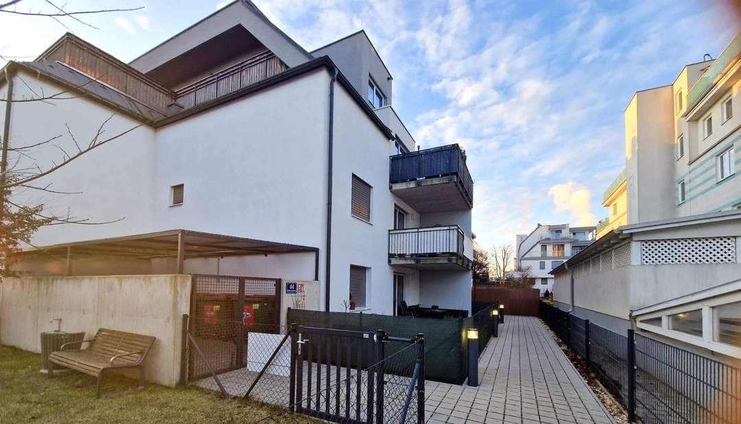 Einziehen und wohlfühlen: 2 Zimmer und sonniger Balkon