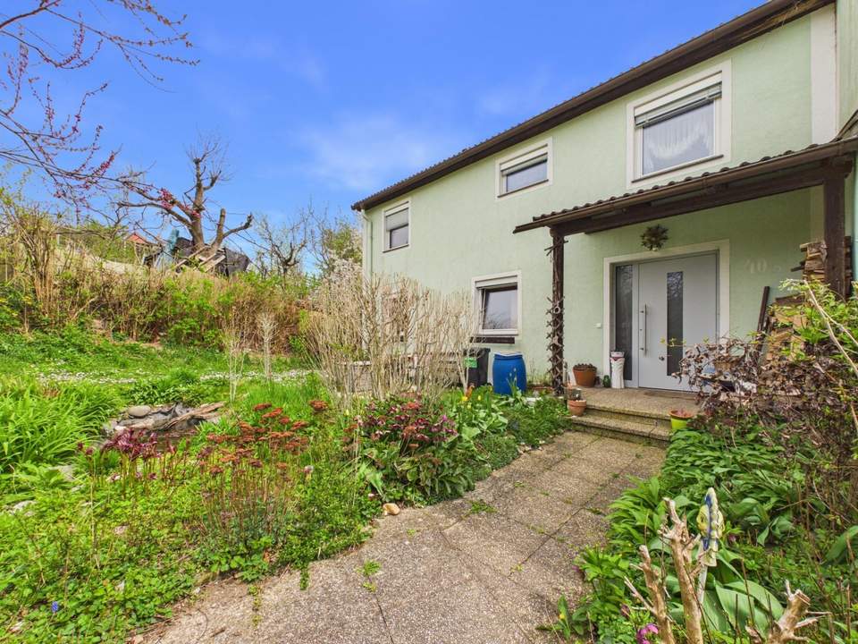 SCHWERTBERG: ECKREIHENHAUS (teilunterkellert) mit ca. 129,71 m² Wohnfläche, Grundstück 397 m² + Garage
