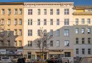 **Hannovermarkt** Renovation Opportunity: 3-Room Period Apartment with Approved Balcony and Airbnb Potentia
