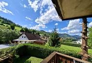 Geräumiges Wohnhaus mit Garagen, tolles Grundstück am Waldrand