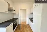 | CHARMANTE 2-ZIMMER WOHNUNG MIT GROSSZÜGIGER SW-TERRASSE | IN WUNDERSCHÖNER ALTBAU-VILLA | HELL &amp; GEMÜTLICH | IDEAL FÜR STUDENTEN, SINGELS ODER PÄRCHEN | NÄHE MED-UNI | TOP LAGE